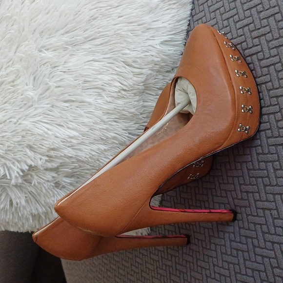 Betsey Johnson Catelynn brown leather platform pumps 9.5 Corset heels - Picture 3 of 15